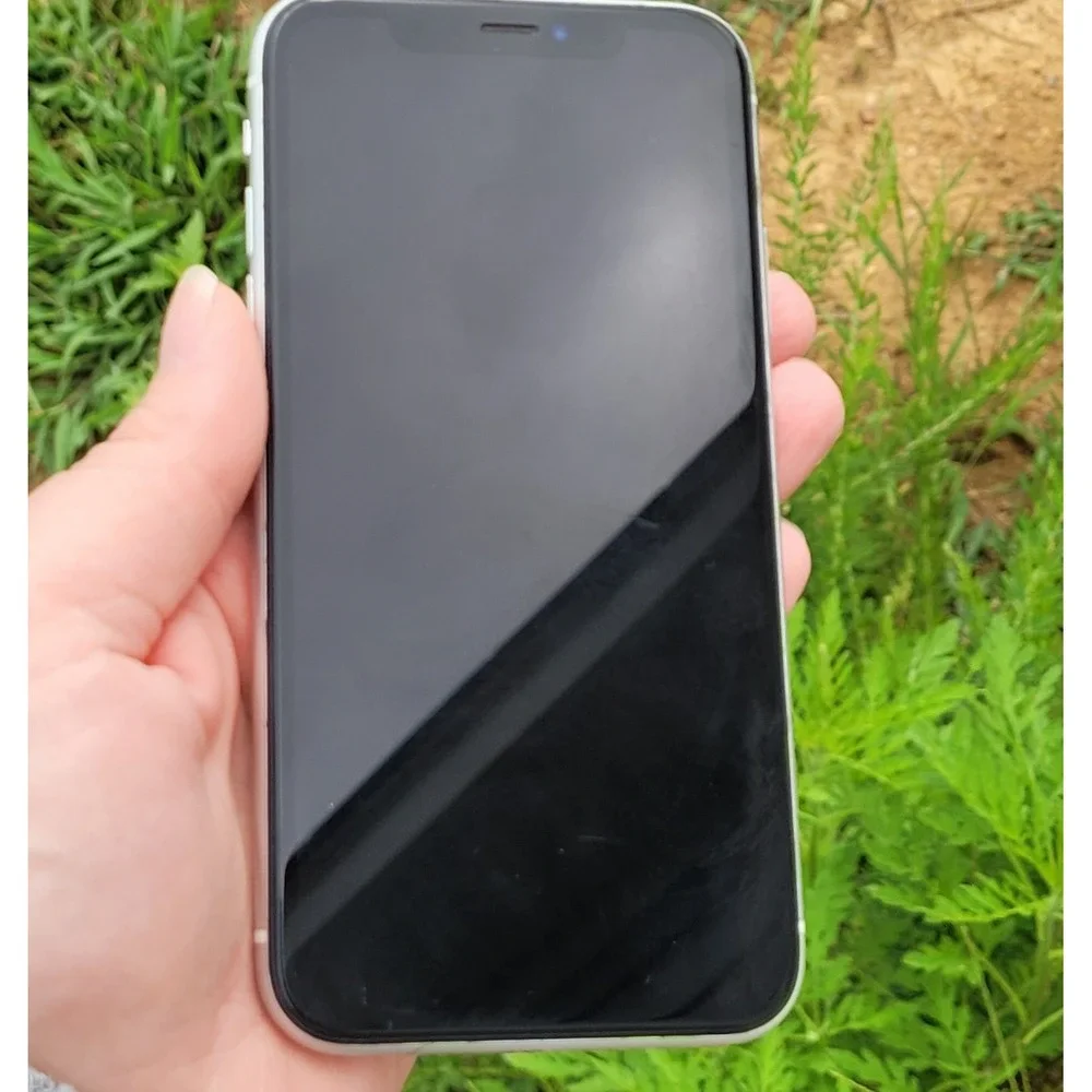 Apple iPhone XR White (For Parts or Repair Bad Screen/Vertical Lines) Unknown GB